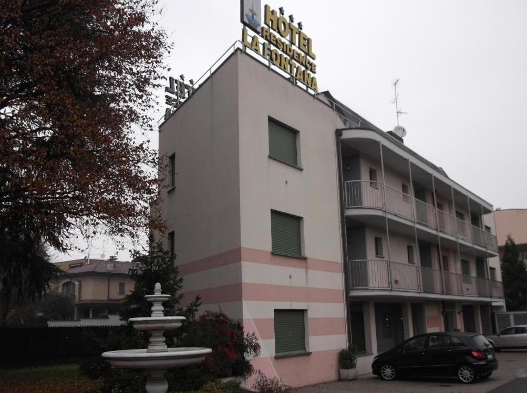 Hotel Residence La Fontana Mariano Comense Buitenkant foto