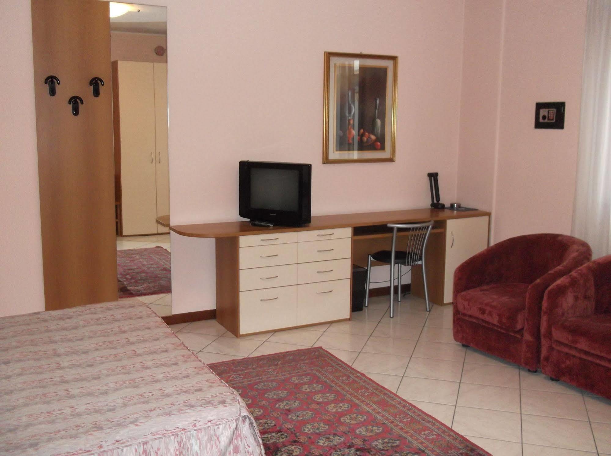 Hotel Residence La Fontana Mariano Comense Buitenkant foto